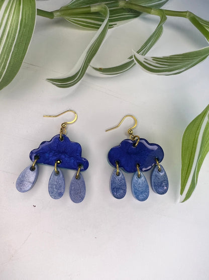 Boucles d’oreilles nuage bleu, poudre de mica