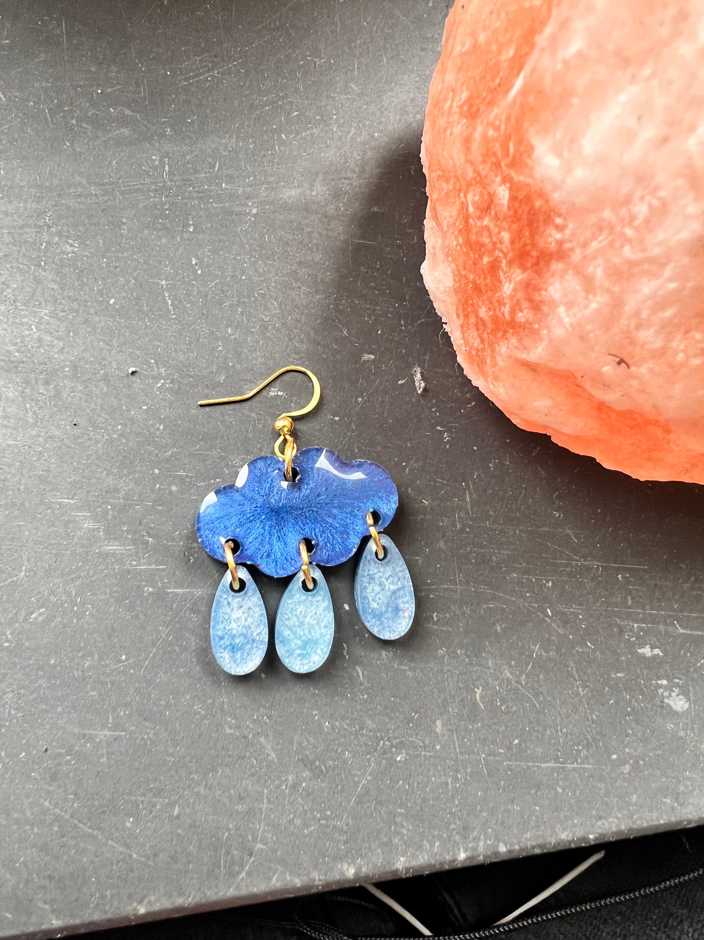 Boucles d’oreilles nuage bleu, poudre de mica