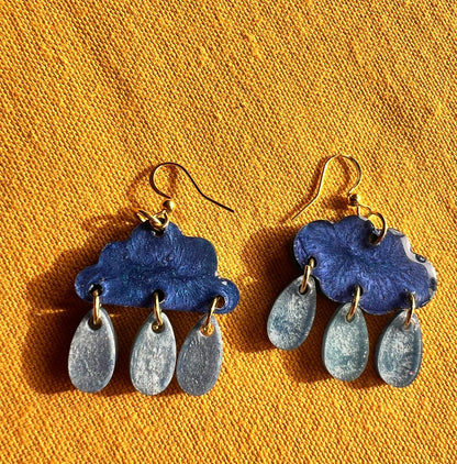 Boucles d’oreilles nuage bleu, poudre de mica