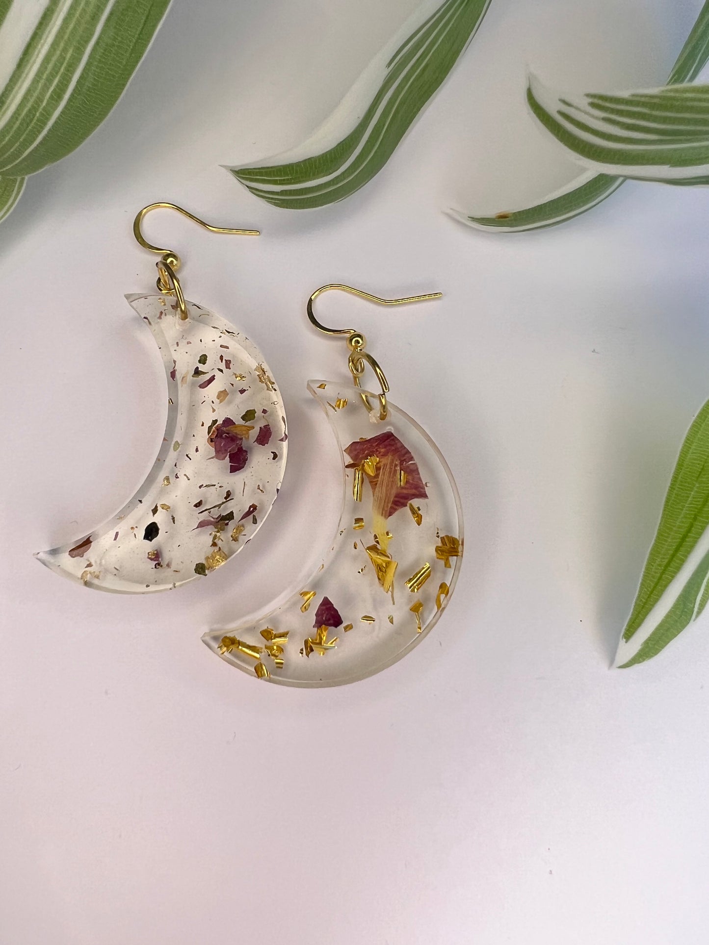 Boucles d’oreilles Lune, feuilles d’orties, rose et feuille d’or