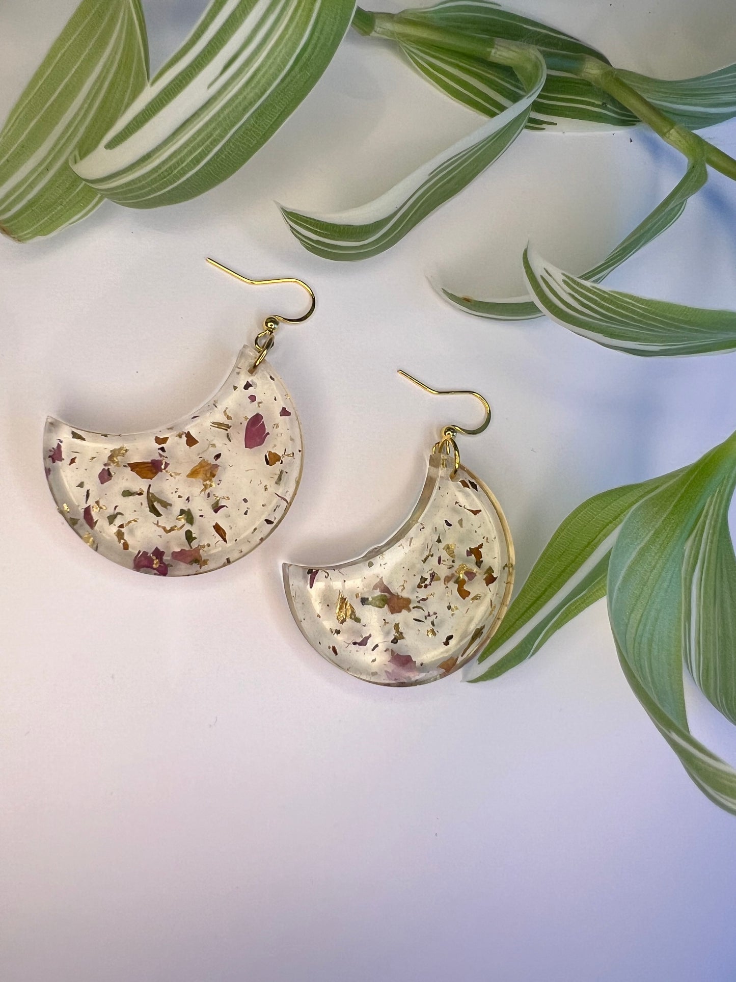 Boucles d’oreilles Lune, feuilles d’orties, rose et feuille d’or