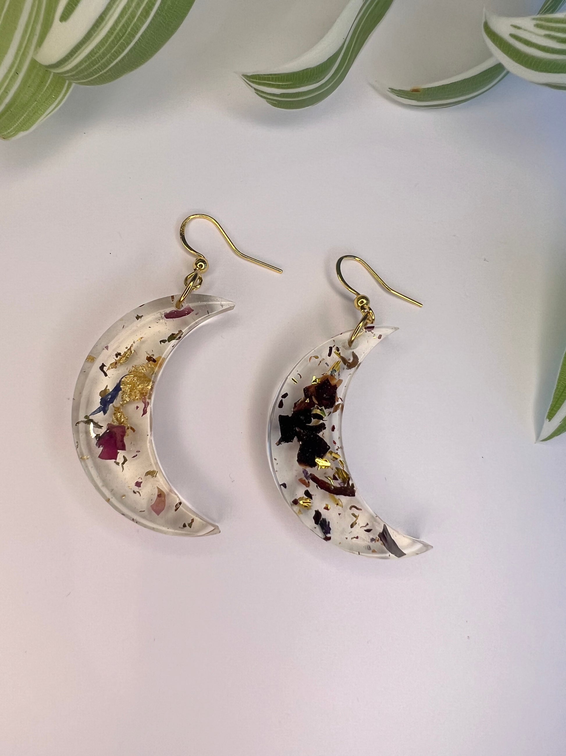 Boucles d’oreilles Lune, feuilles de mauves, rose et feuille d’or - LunaticShop