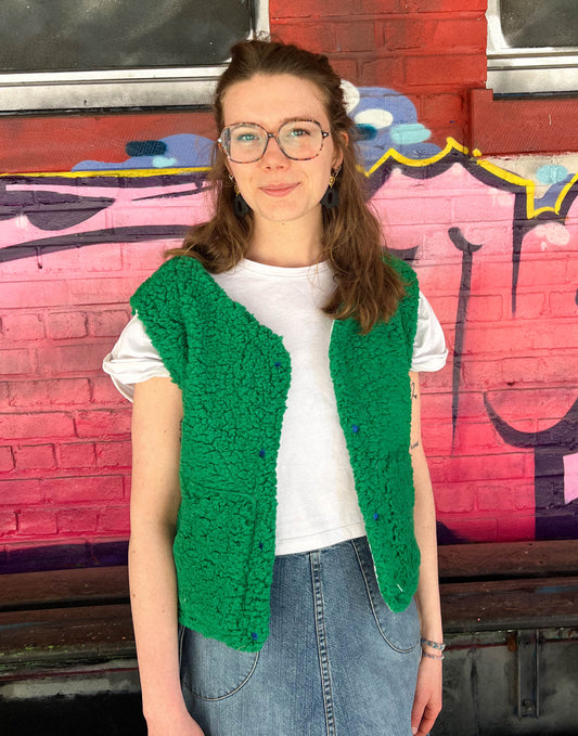 Reversible sleeveless vest - black lines
