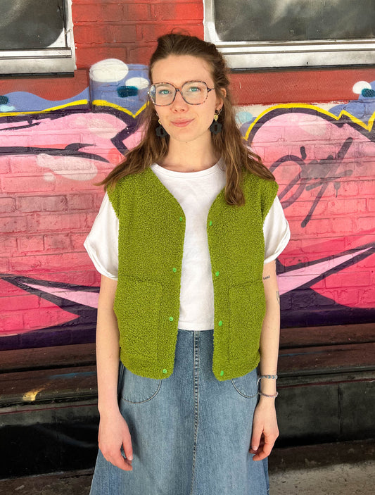 Reversible sleeveless vest - black lines