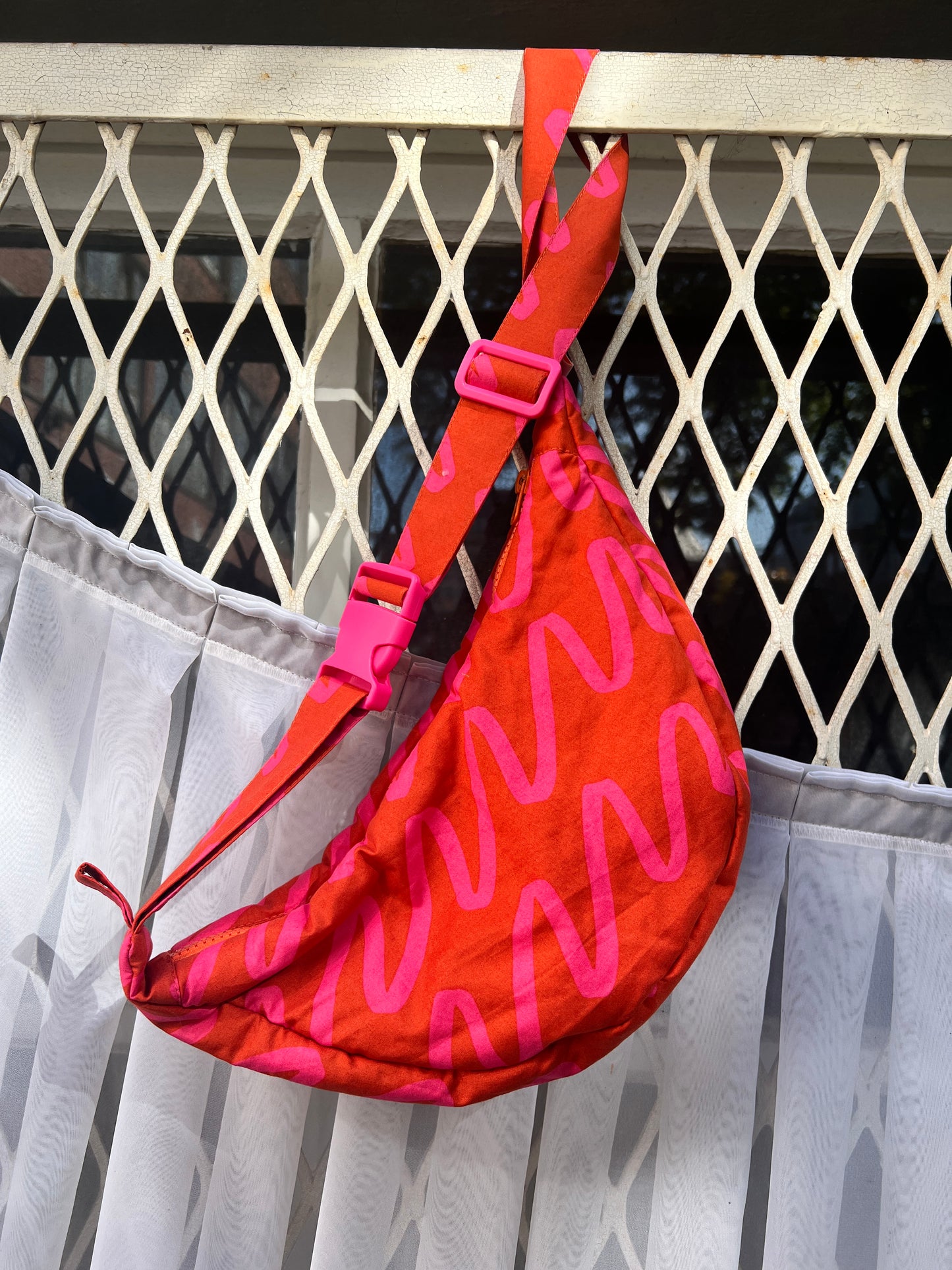 Sac halfmoon - Pink Lines - LunaticShop