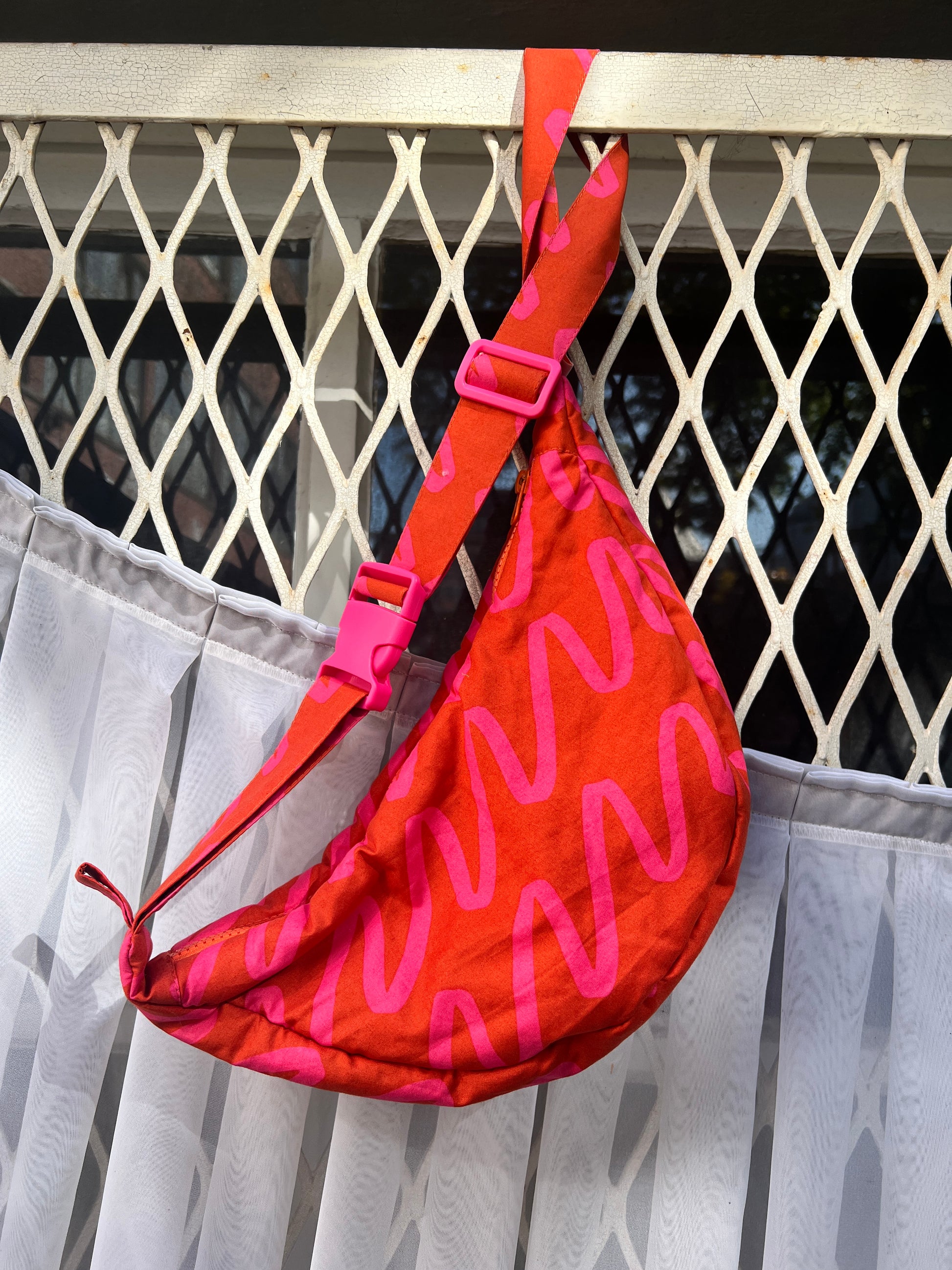 Sac halfmoon - Pink Lines - LunaticShop